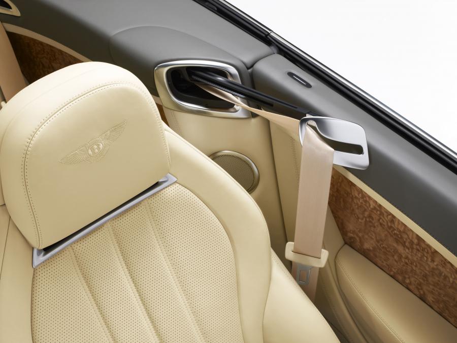  Bentley Continental GTC 2011 года  (фото 83 из 167)